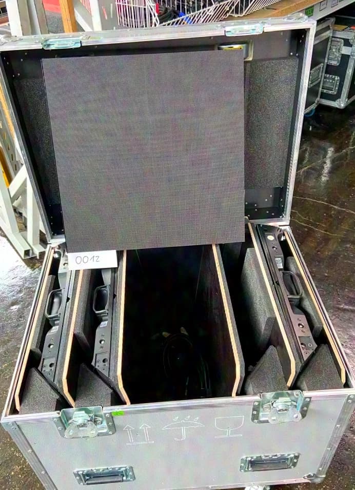 INFiLED DB2.6 LE Cabinet 45° inkl. Case