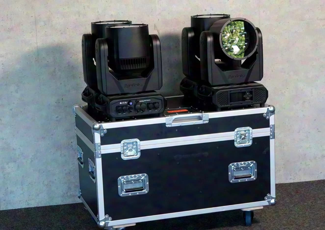 Infinity Furion W402 WashBeam Moving Head 4er SET, inkl. Case, SONDERRPOSTEN, DEMOWARE