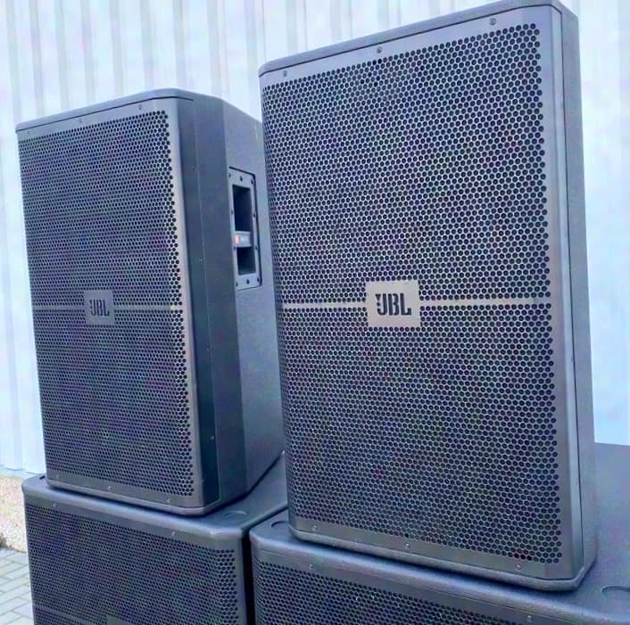 JBL Professional SRX715 (2) + SRX718S (4)