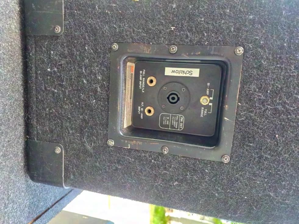 JBL und KME Komplettanlage mit Verstärker, DJ-Pult und Zubehör