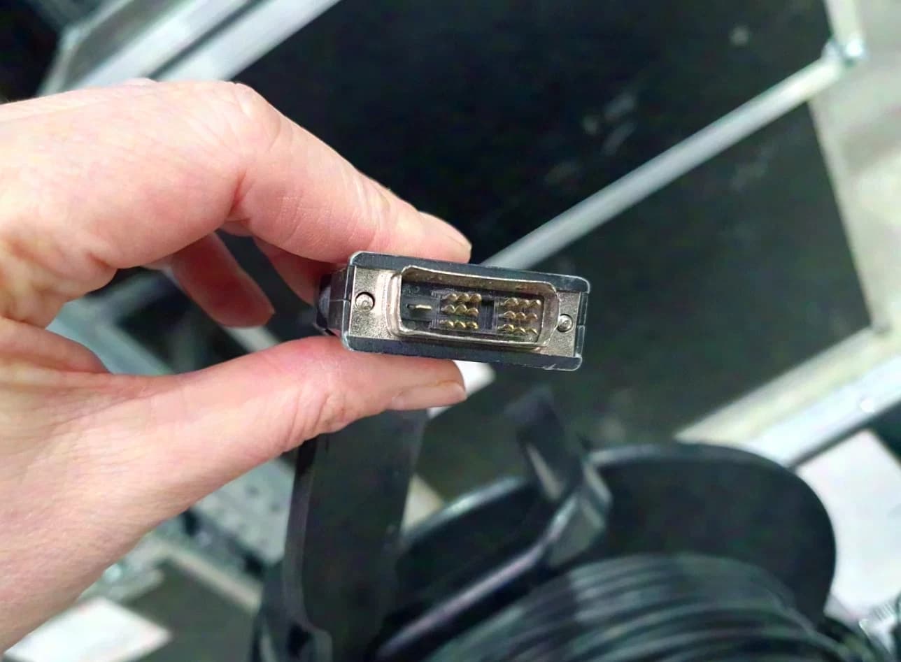 KRAMER DVI Fiber Kabel 50 m C-4FDM 164 Stecker/Stecker "rep. geklebt "folgende Nr. immer angeben: 9*"