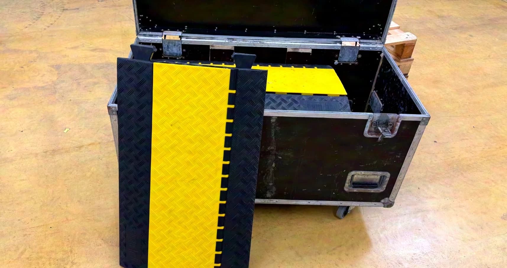 Kabelbrücken Defender MIDI 4C 10 Stück im Case