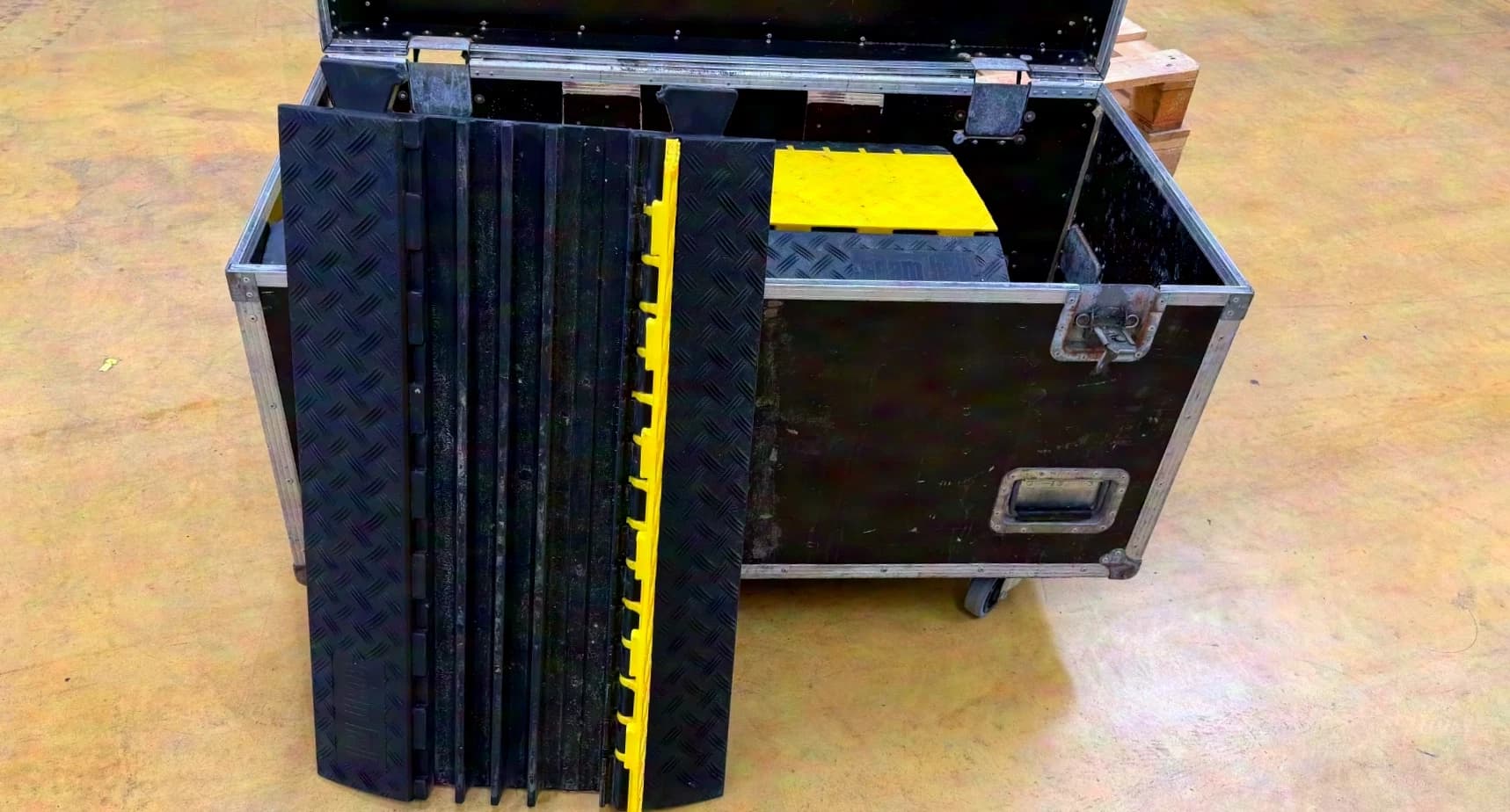 Kabelbrücken Defender MIDI 4C 10 Stück im Case