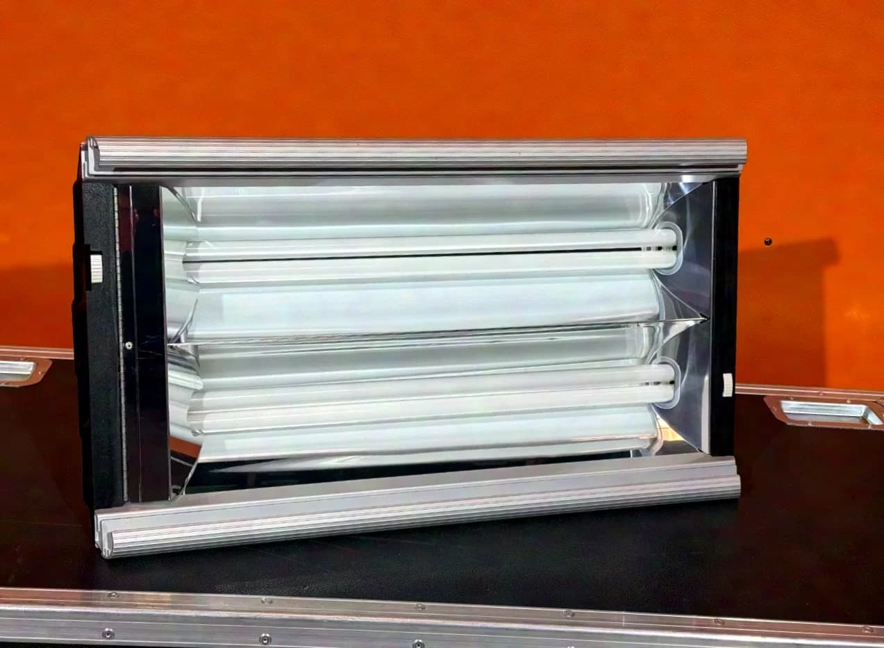 Kino Flo ParaBeam Par-210-230 C/Y/P DMX