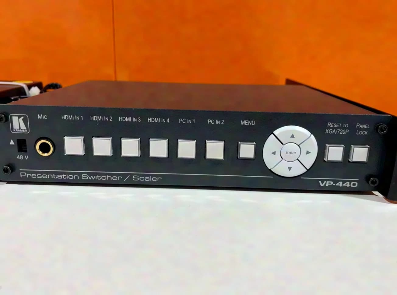 Kramer VP-440 HDMI & VGA Seamless Switcher mit HDMI & HDBaseT–Ausgang