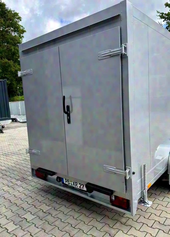 Kühlanhänger 420x200cm in weißaluminium / silber im Top Zustand mit perfekten Sondermaßen