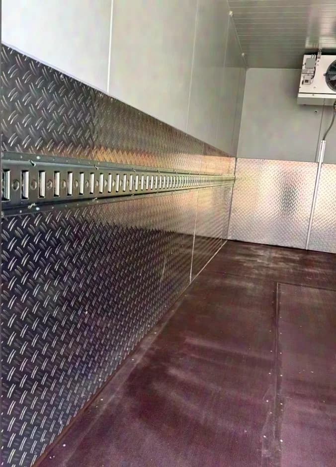 Kühlanhänger 420x200cm in weißaluminium / silber im Top Zustand mit perfekten Sondermaßen