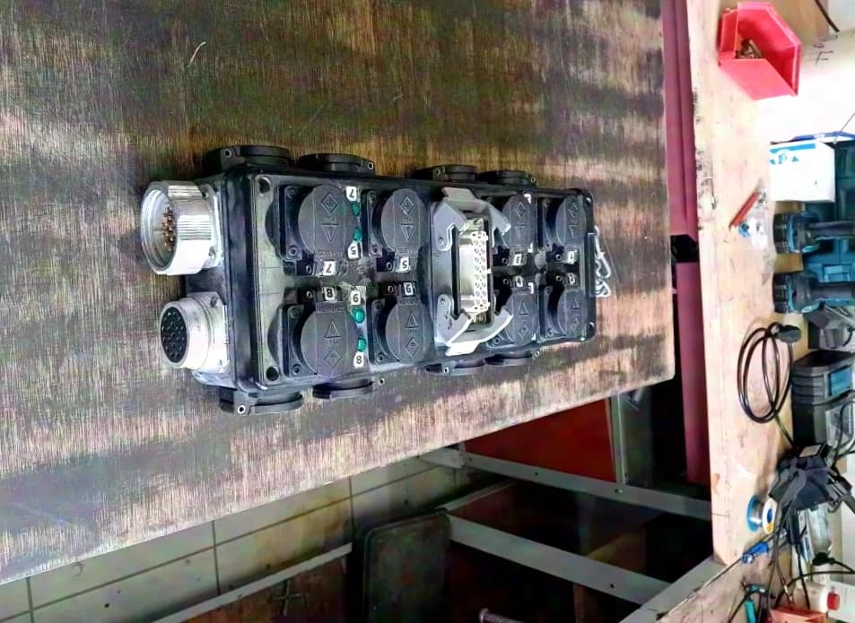 LICHT div. Verteilerbox für Socapex, Harting, Schuko - 230 V Verteiler