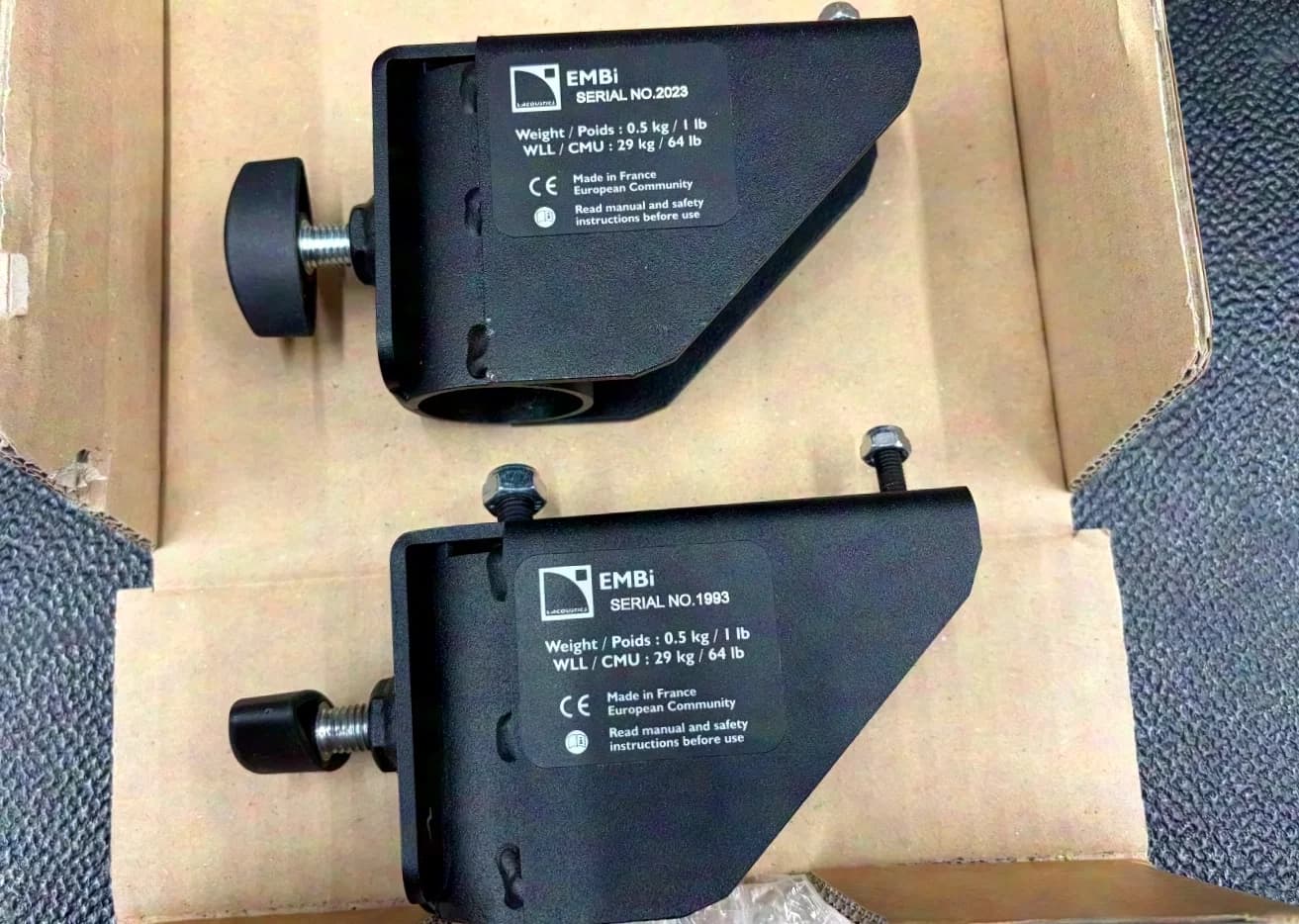 L-acoustics EMBi Distanzstangenaufnahme für X8-X12