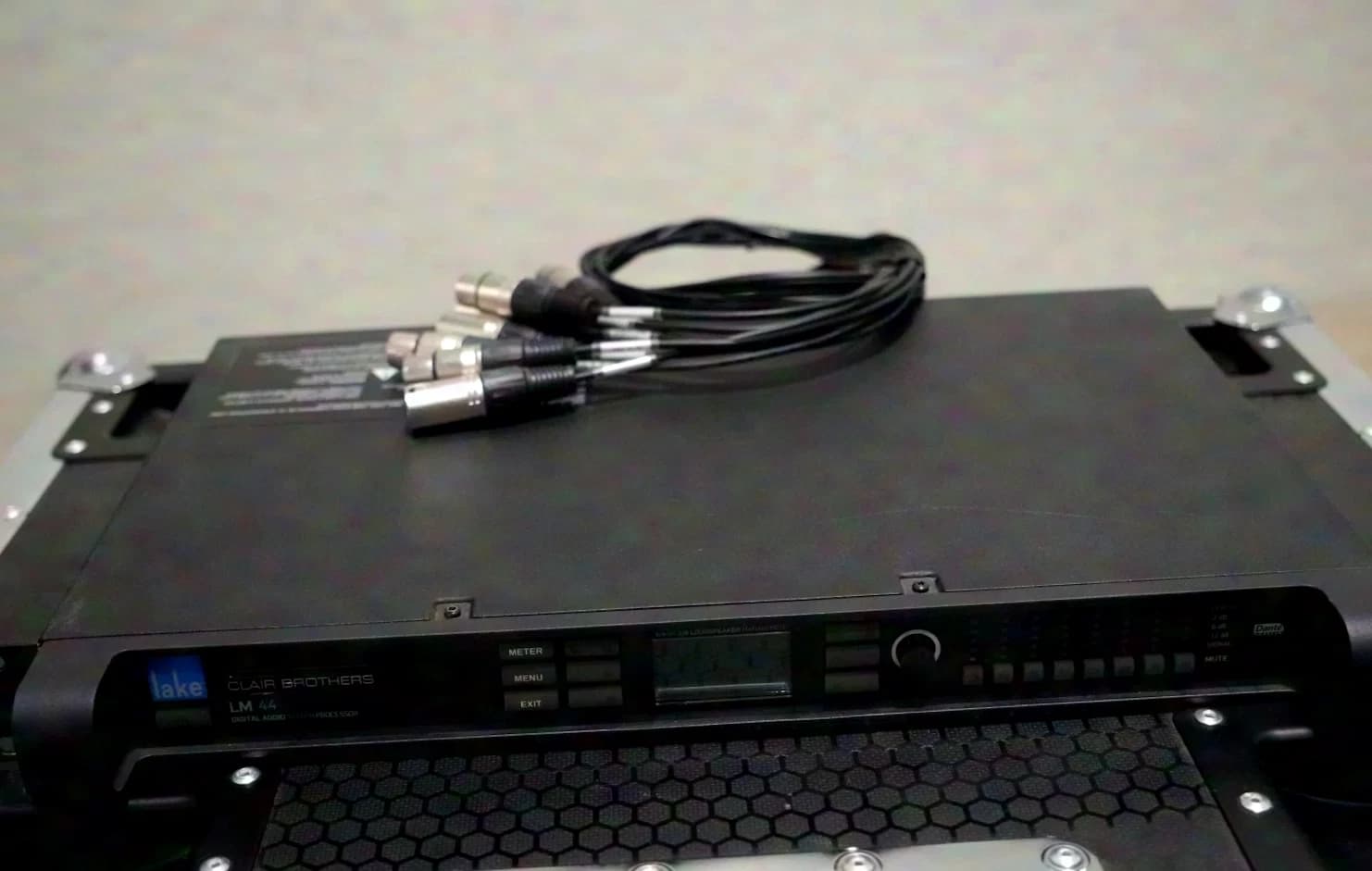 Lab Gruppen Lake LM 44 - Digitaler Audiosystemprozessor