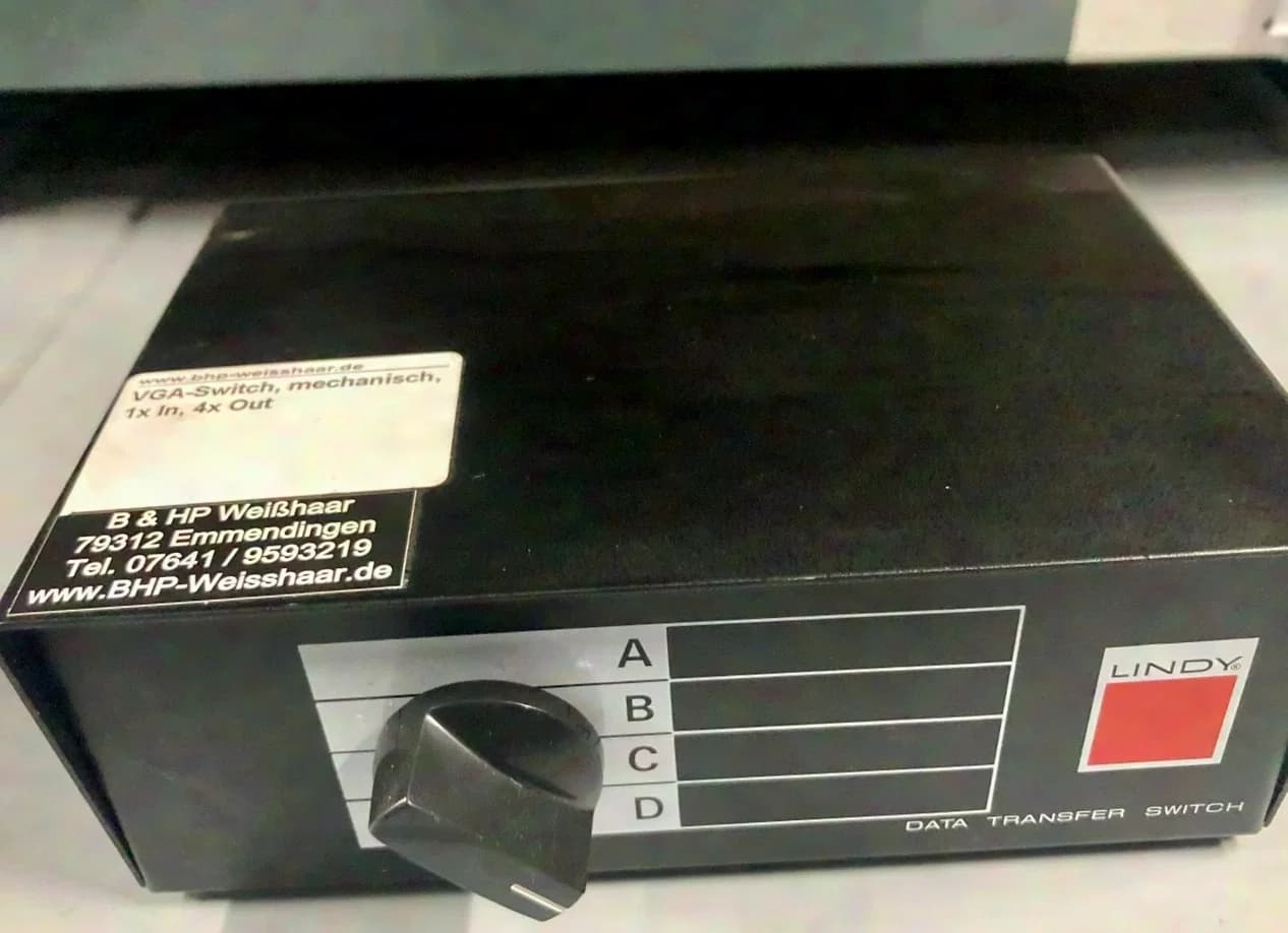 Lindy Data Transfer VGA Switch (1x IN auf 4x OUT)