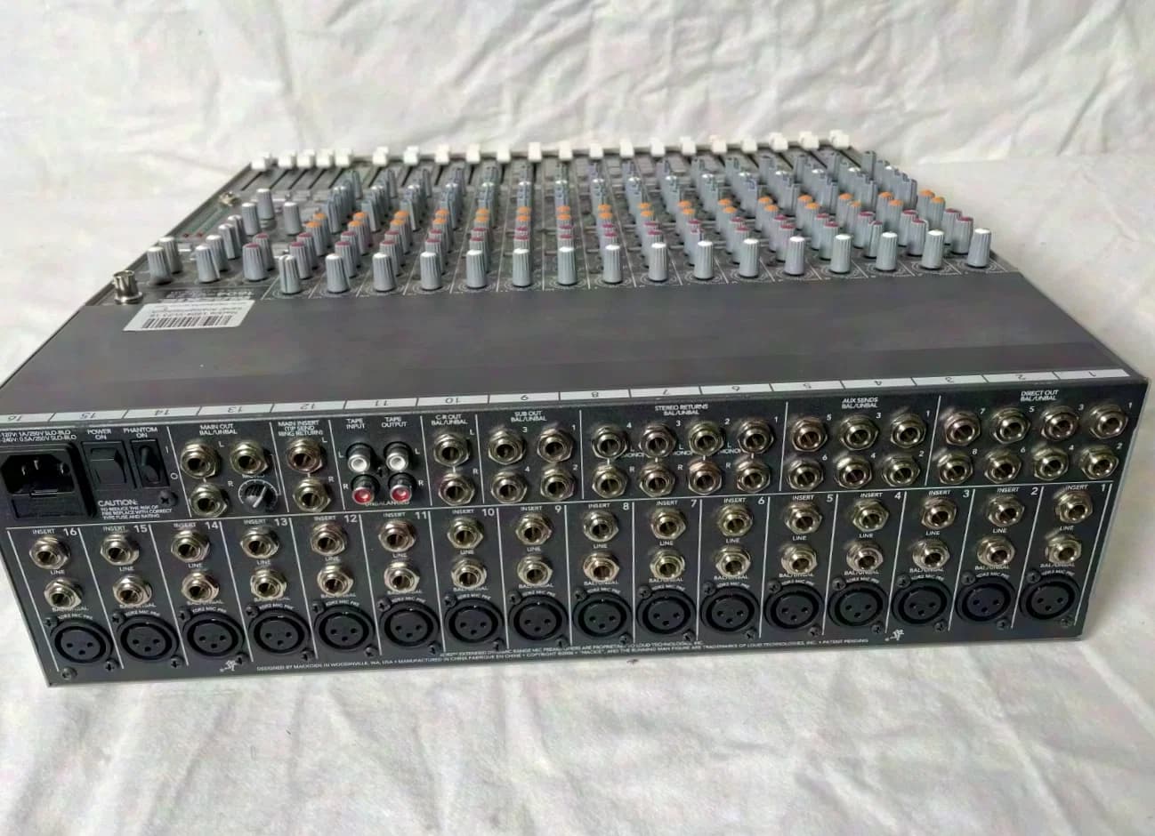 MACKIE 1604 VLZ3 - 16 Kanal Analog Mixer inkl. Roadcase