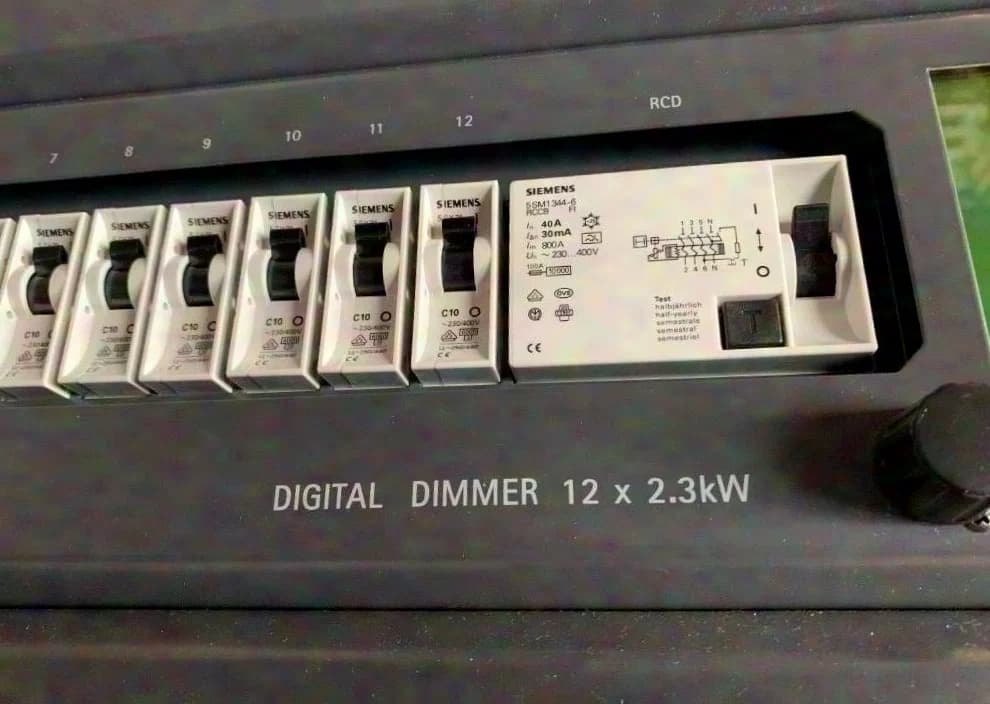 MA LIGHTING DIGITAL DIMMER 12 x 2,3kW mit RCD