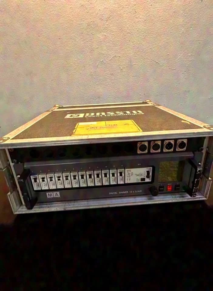 MA Lighting Dimmer 12x3,7 KVA RCD im Case