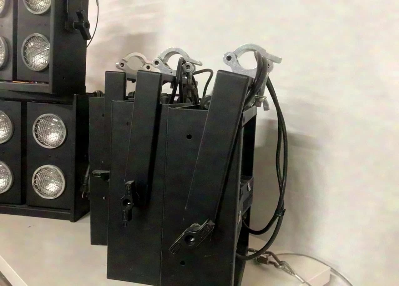 Major 4-lite Cluster Blinder