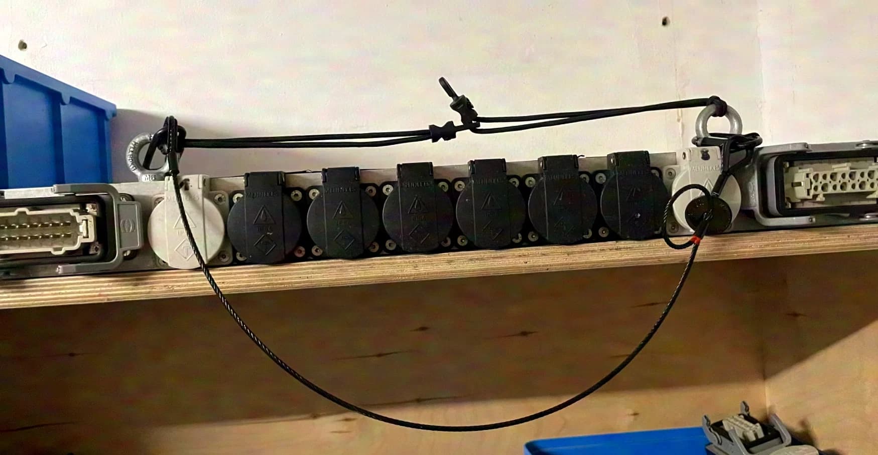 Major HAN16 Plugbox Spuki und Adapter