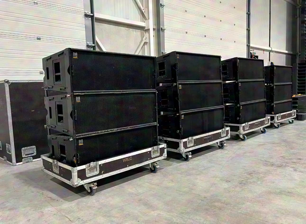 Martin Audio Line-Array: 10x W8LC 2x W8LCD 4x Flygrids 4x Flightcases