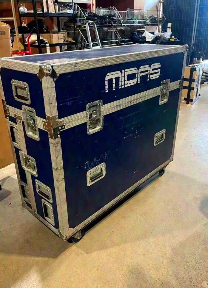 Midas Pro2 Digital Audio Mixer im Flightcase In ausgezeichnetem Zustand.