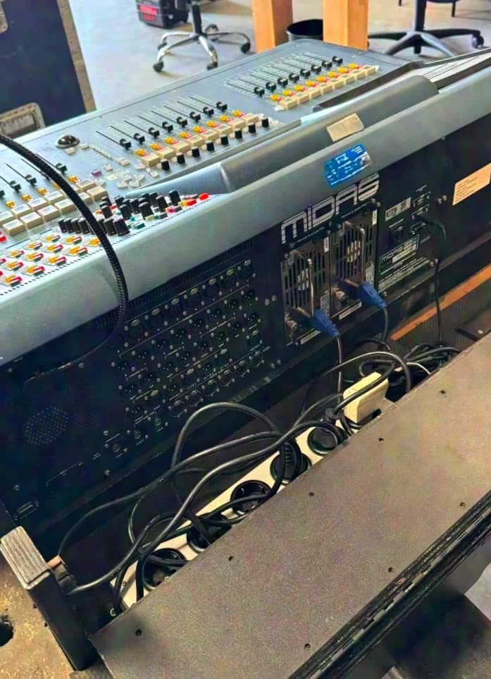 Midas Pro2 Digital Audio Mixer im Flightcase In ausgezeichnetem Zustand.