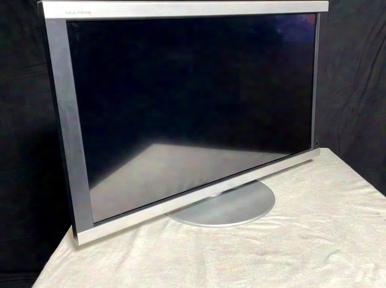 NEC Multeos M40 LCD Display 40", 1920 x 1080,16:9 - inklusive Case