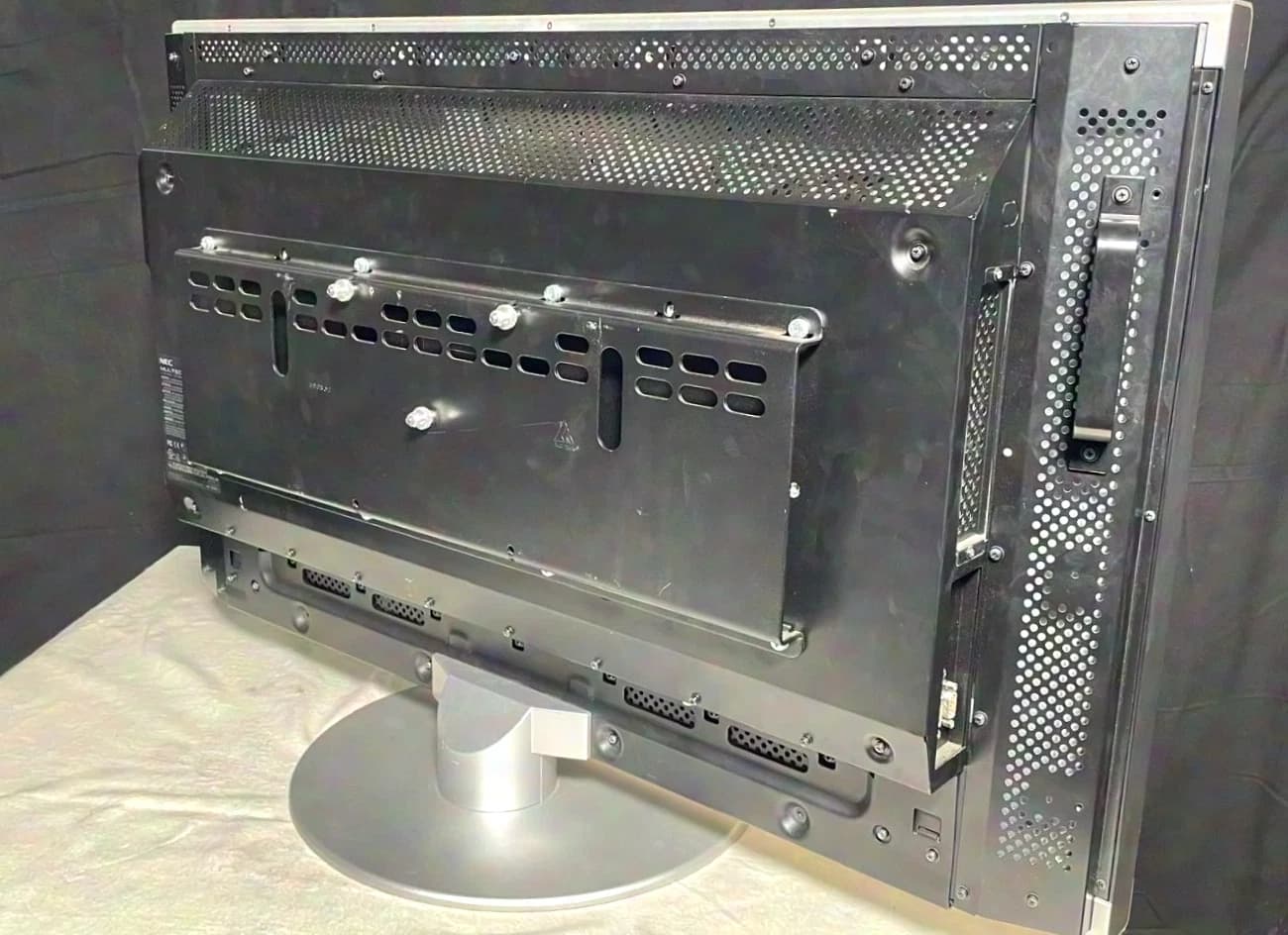 NEC Multeos M40 LCD Display 40", 1920 x 1080,16:9 - inklusive Case