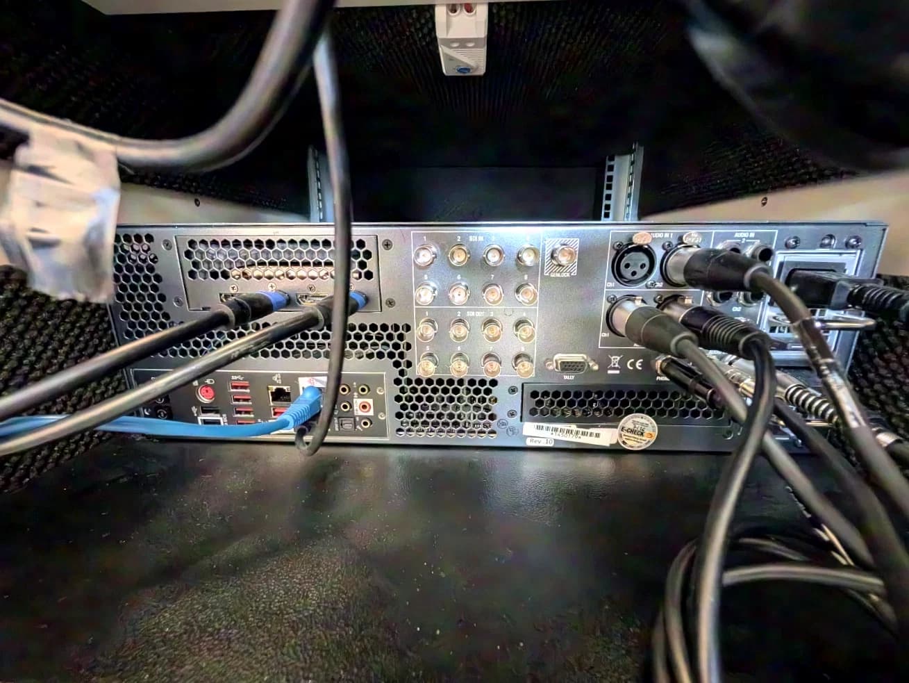 NewTek TriCaster TC2 Elite im Set mit Schallschutzcase (mit Lüfter)