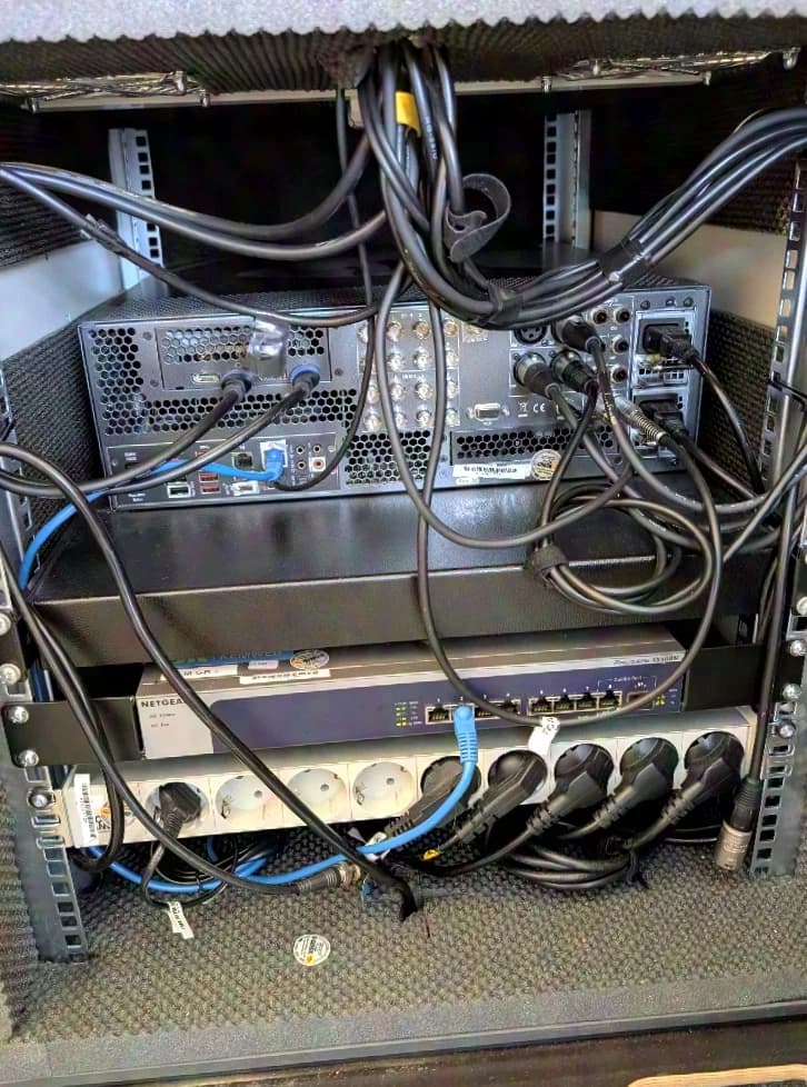 NewTek TriCaster TC2 Elite im Set mit Schallschutzcase (mit Lüfter)
