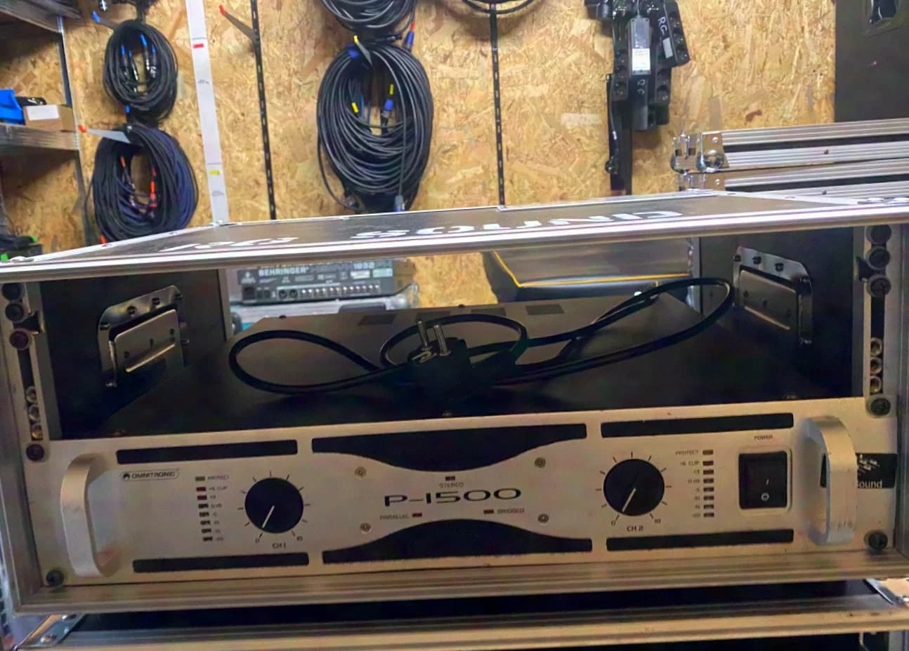 OMNITRONIC P-1500 Endstufe, 2x750W/4 Ohm P-1500