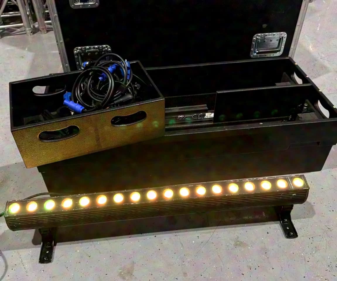 OXO PixyLine 18x8W RGBW Baugleich Litecraft AT10.SX LED BAR 16+3 im Set