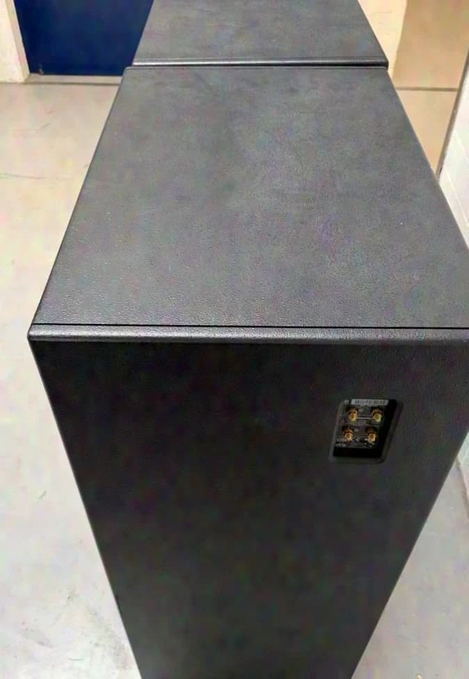 Outline Movie S 218 - Kino-Subwoofer: 2 x 18” - Vorführmodell