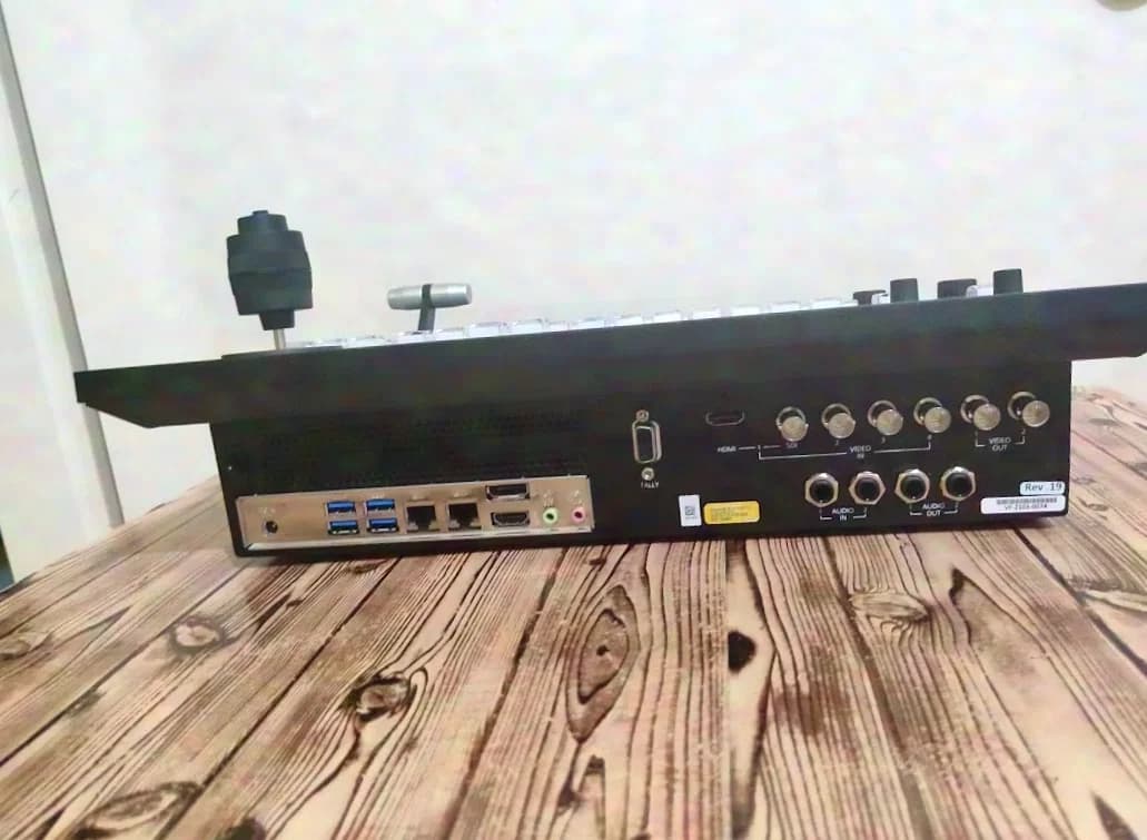 PANASONIC AW UE70 FULLHD 4K HDMI STREAMING IP Kamera + AV HLC100 MISCHPULT