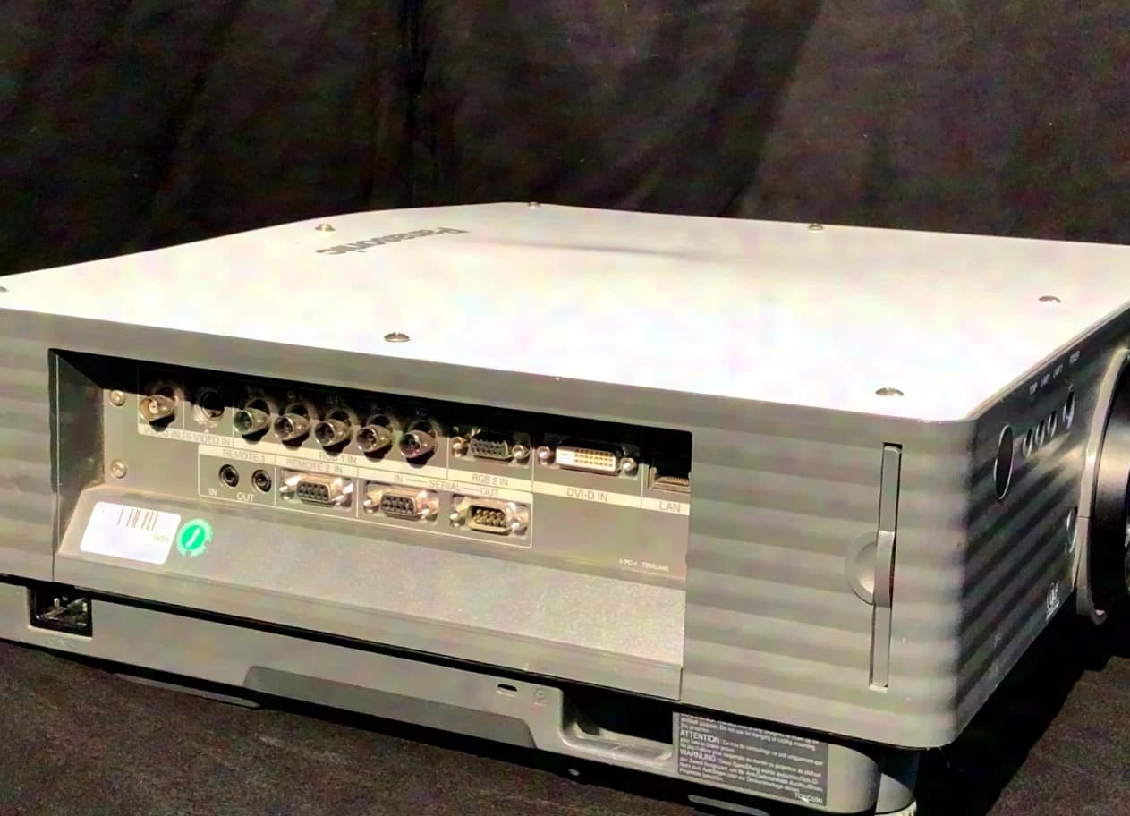 Panasonic PT-D5500E DLP Projektor, 5000 ANSI