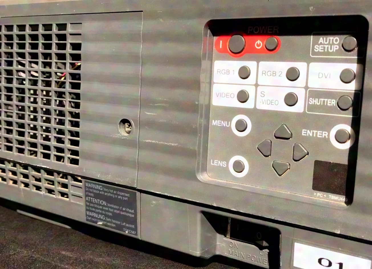 Panasonic PT-D5500E DLP Projektor, 5000 ANSI