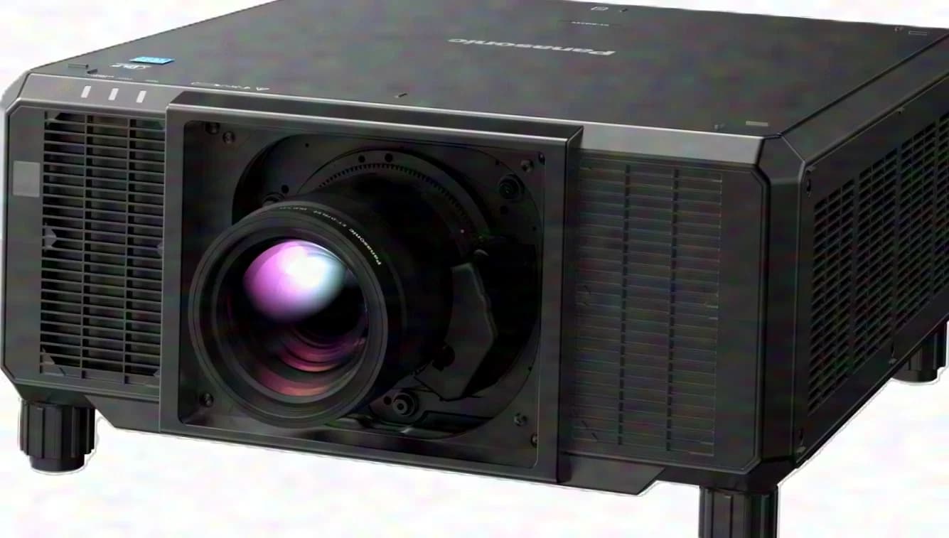 Panasonic PT-RQ18K 4K/UHD 3Chip DLP Projektor - Demo 256 Std.