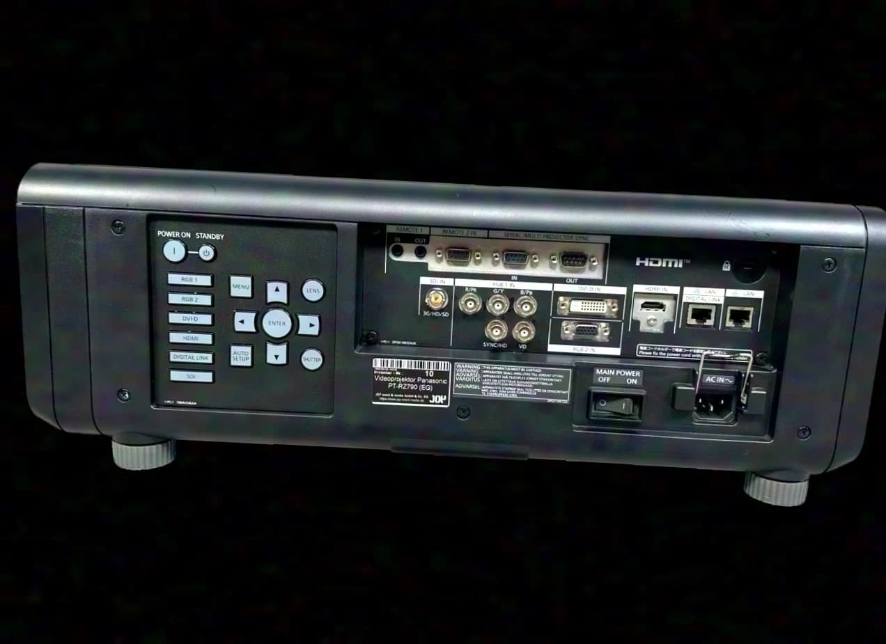 Panasonic PT-RZ790 Laserprojektor