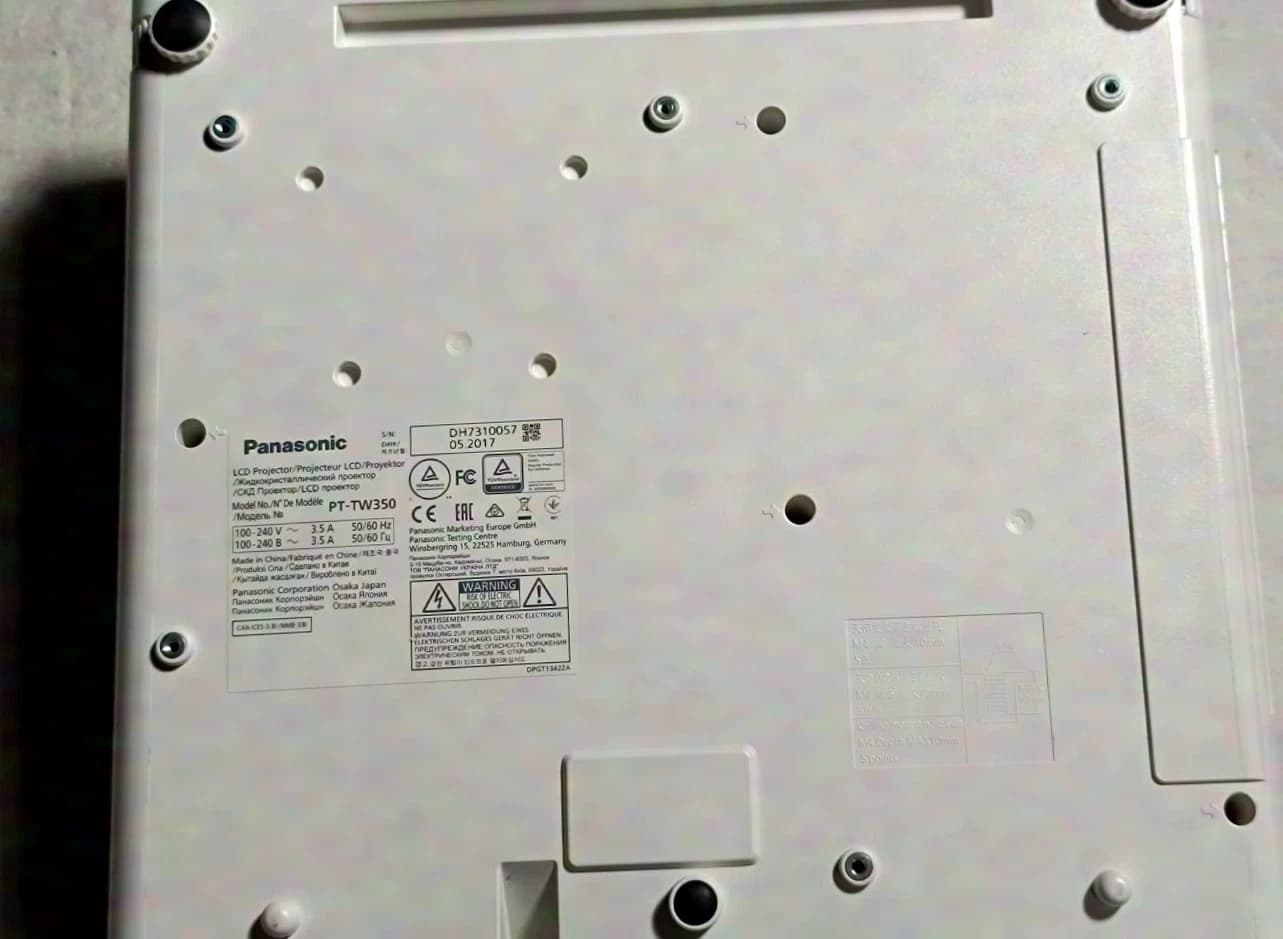 Panasonic PT-TW350E LCD Datenprojektor, WXGA, 3300 Ansi, 0.46:1, VGA + HDMI-In