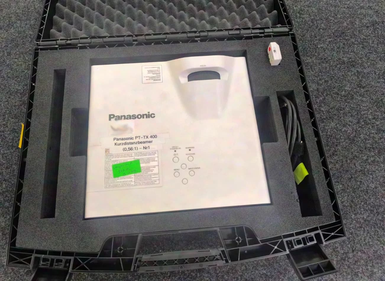 Panasonic PT-TX 400E - Kurzdistanzbeamer (0,56:1)