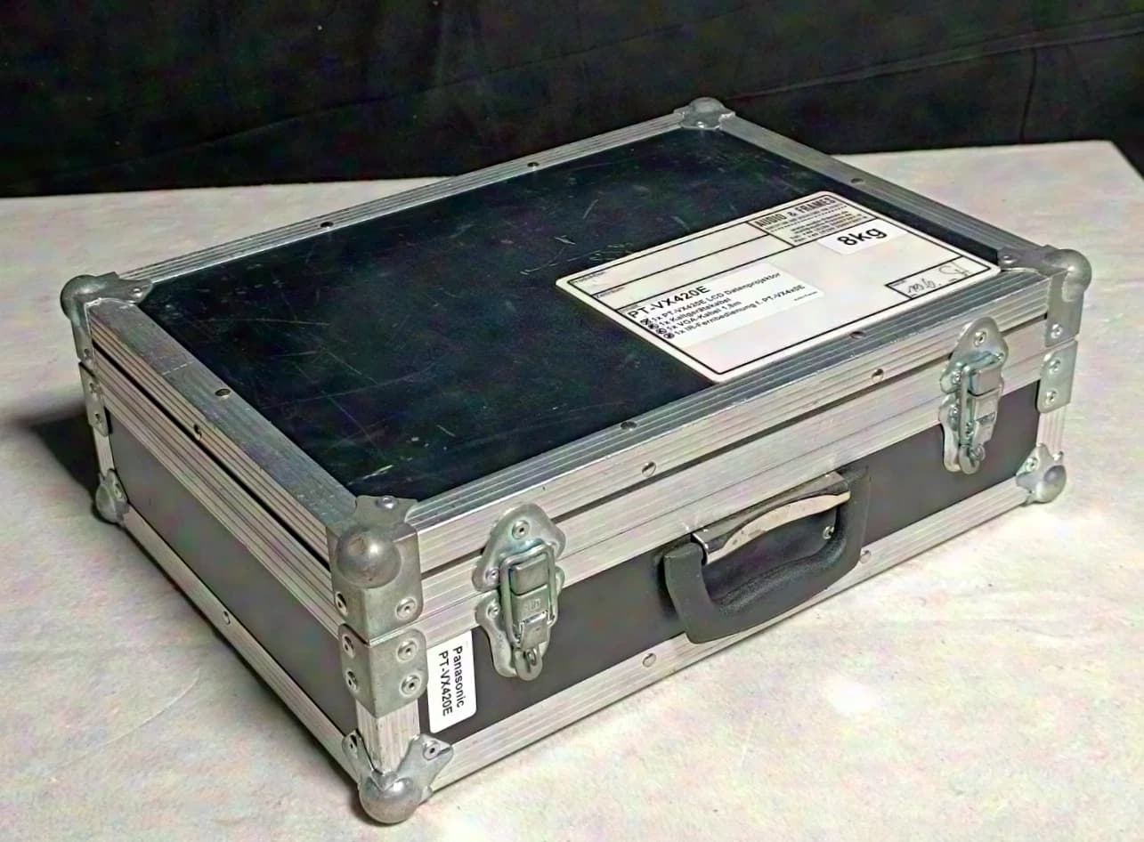 Panasonic PT-VX420E LCD Datenprojektor, XGA, 4500 Ansi, 1,2-1,9:1