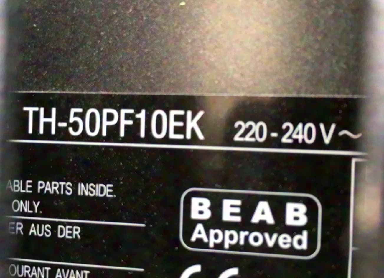 Panasonic TH-50PF10EK - amtlicher 50" Plasma mit SDI Input