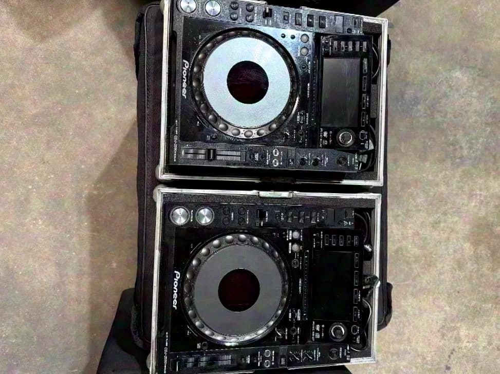 Pioneer CDJ2000nxs CDJ2000 NXS DJ-CDplayer inkl. Case