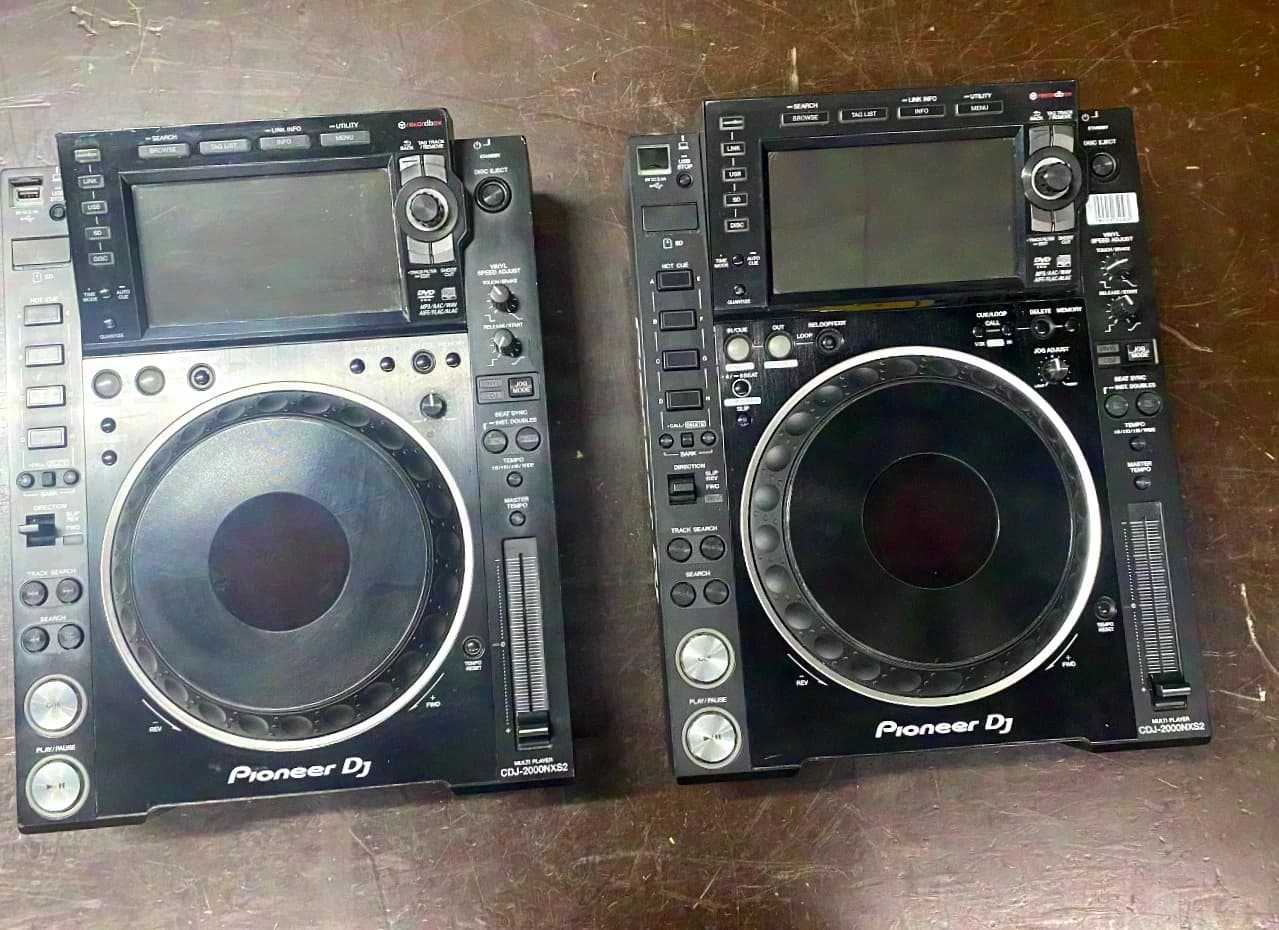 Pioneer CDJ-2000 Nexus 2 Mit Case