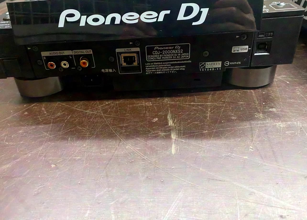 Pioneer CDJ-2000 Nexus 2 Mit Case