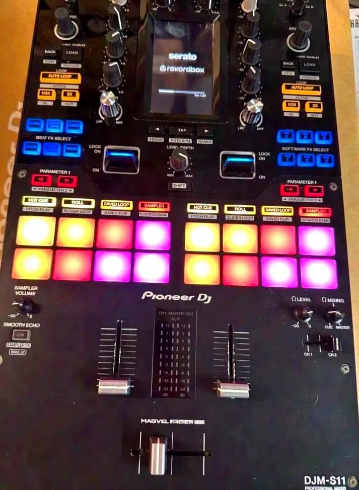 Pioneer Pioneer DJM-S11 Professional Battle Mixer