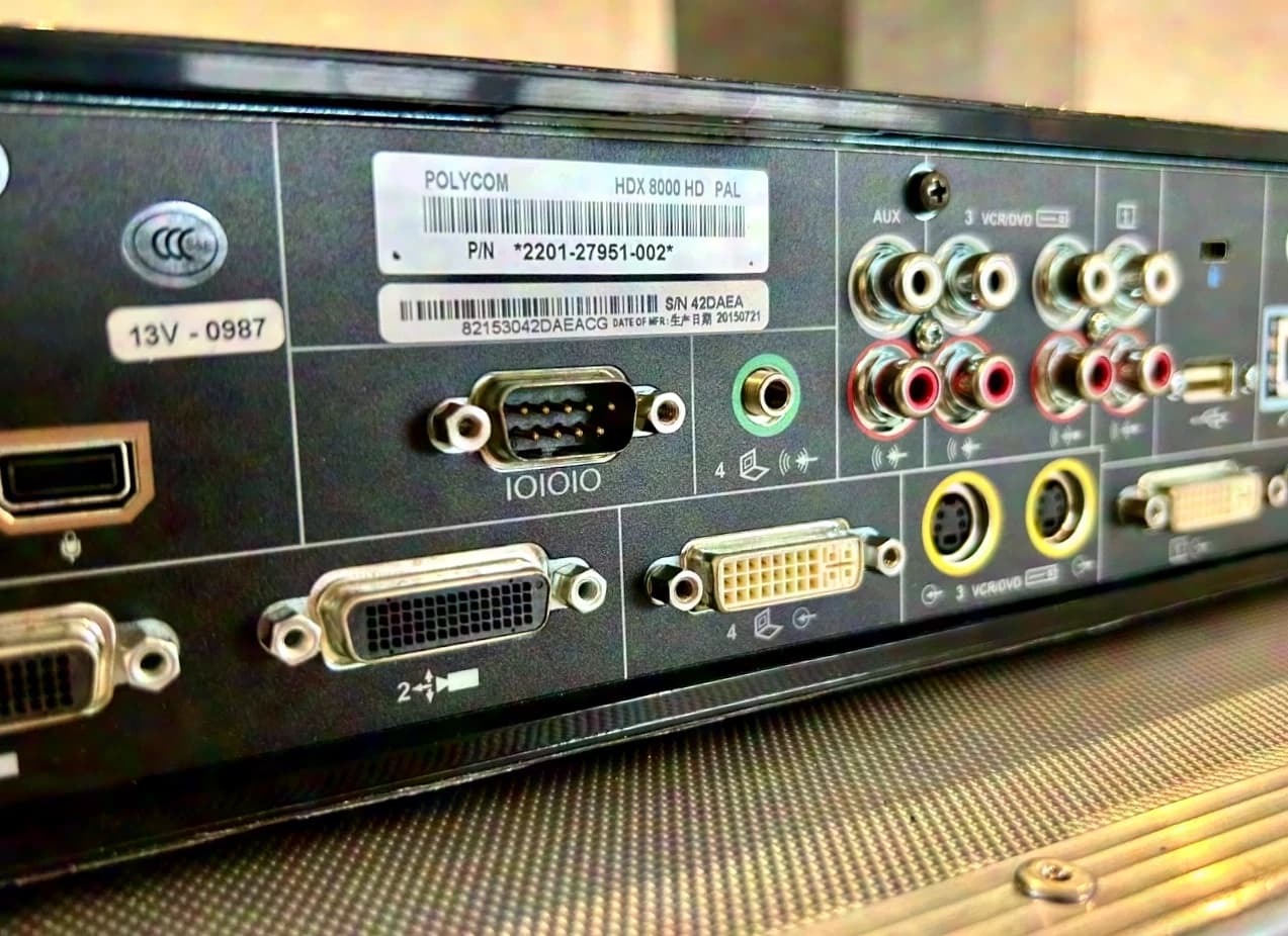 Polycom Konferenzsystem HDX 8000, PTZ-Kamera, Mikrofon, Zubehör