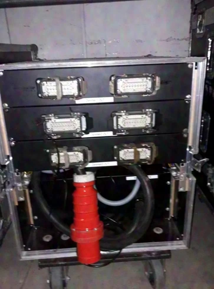 Pulsar Dimmer 18 x 2 KW (no SSD Out) CEE 63A in / 3x SSD Out