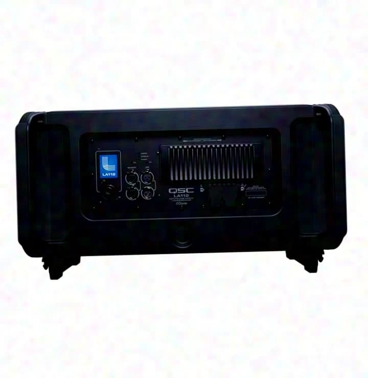 QSC Pro Audio LA112 Aktiver Line-Array-Lautsprecher 12-Zoll 2-Wege
