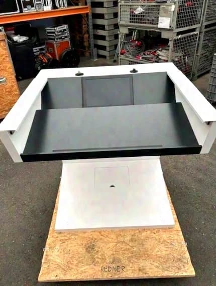Rednerpult Rednerpult elektr. Höhenverstellung & FullHD Vorschaumonitor integriert
