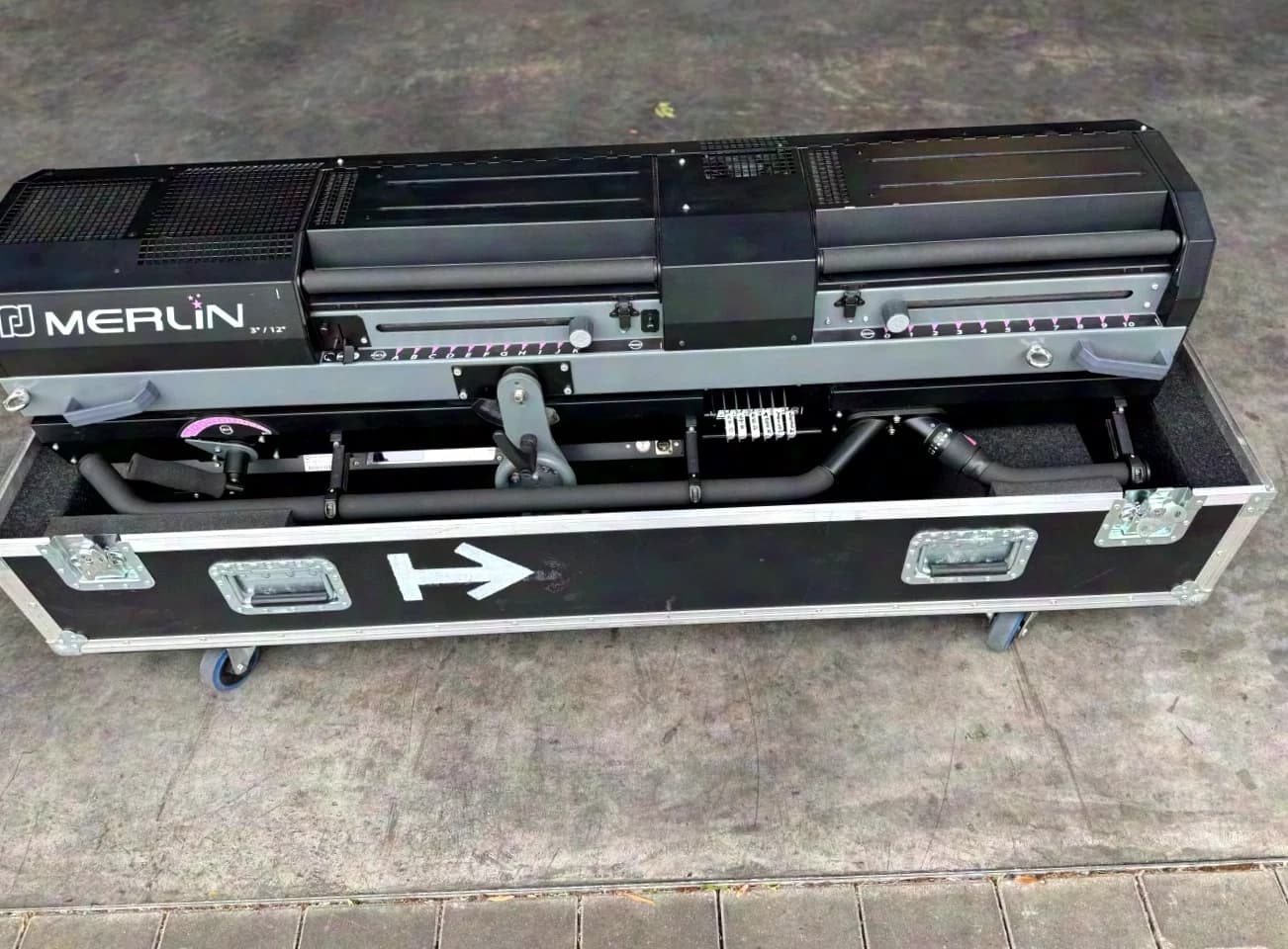 Robert Juliat Merlin 2500 HMI Verfolger inkl. Amptown Case