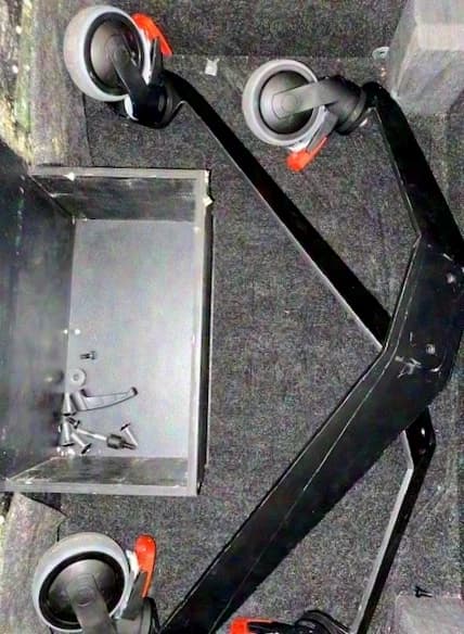 Rollbares Bodenstativ für Displays im Case