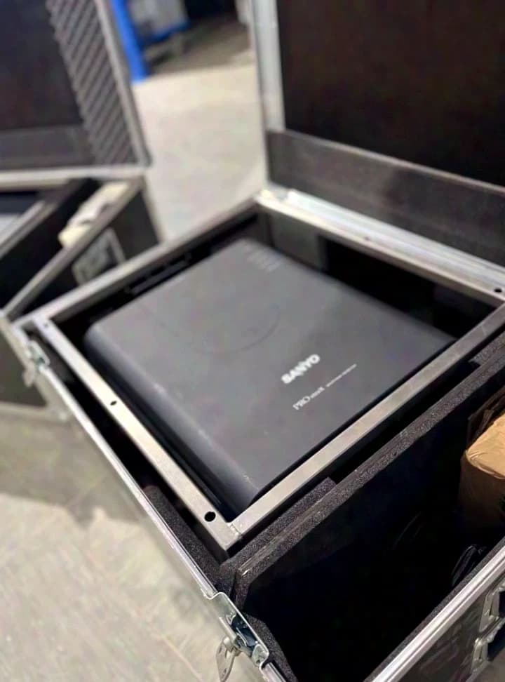 SANYO PLC-XP 200L schwarz